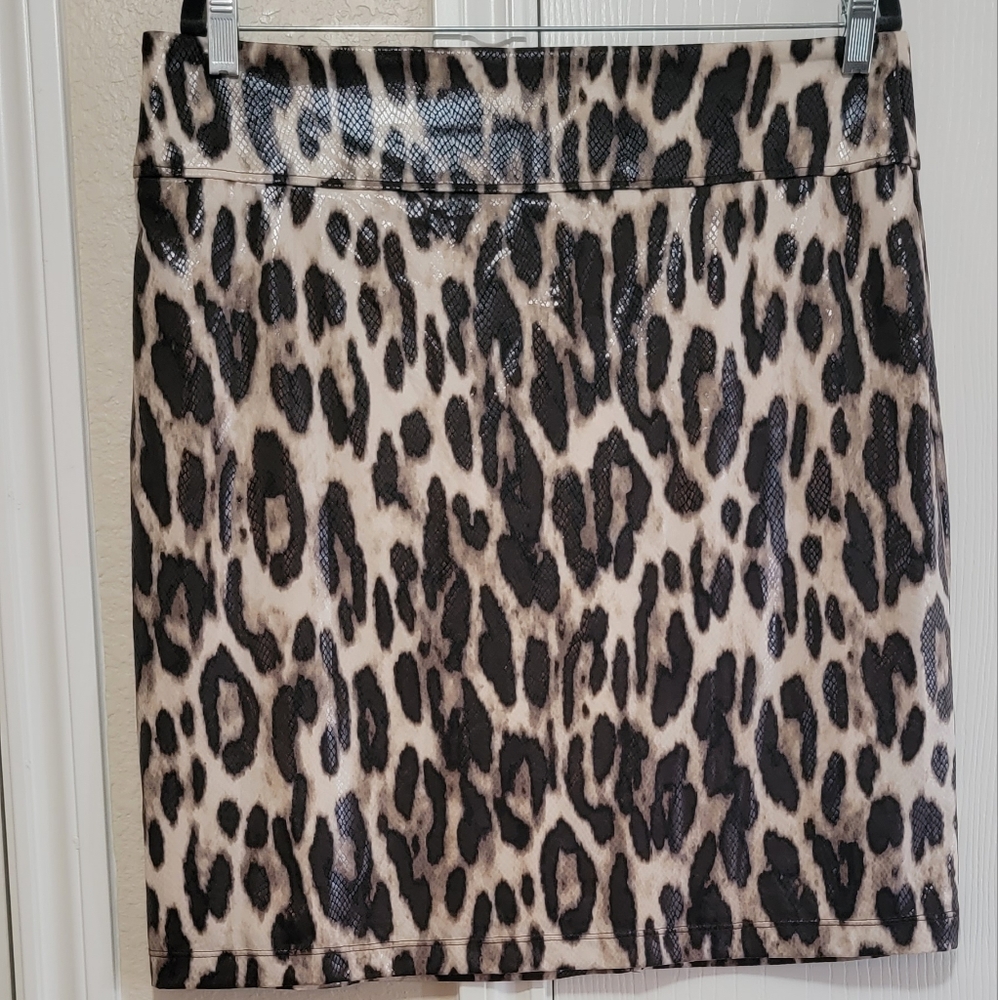 CHICO'S TRAVELERS COLLECTION LEOPARD PRINT PENCIL SKIRT